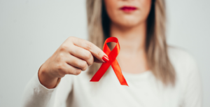 Mulheres são mais vulneráveis à Aids.