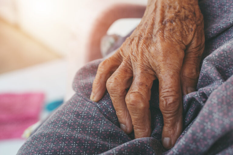 Leia mais sobre o artigo Neuralgia pós-herpética é mais comum em idosos e pode durar longo período